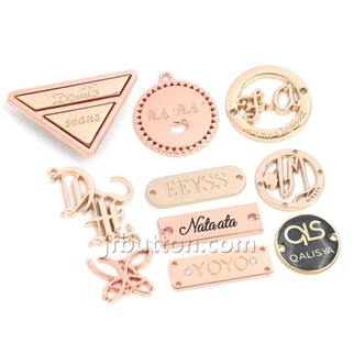 Metāla logotips drēbēm